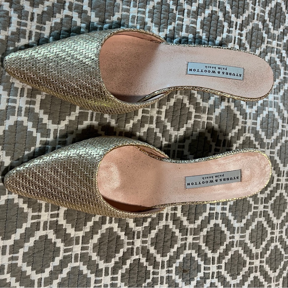 Women’s size 6.5 Greta gold platino